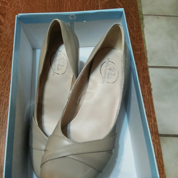 Ladies Shoes - Picture 3 of 3